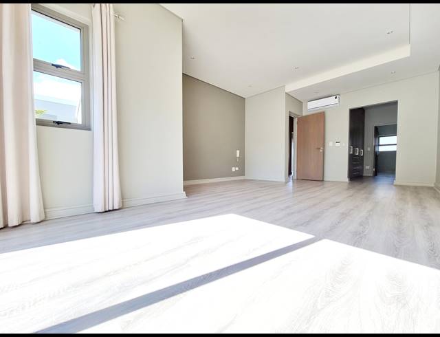 3 BEDROOM DUPLEX TO LET IN OAKLANDS